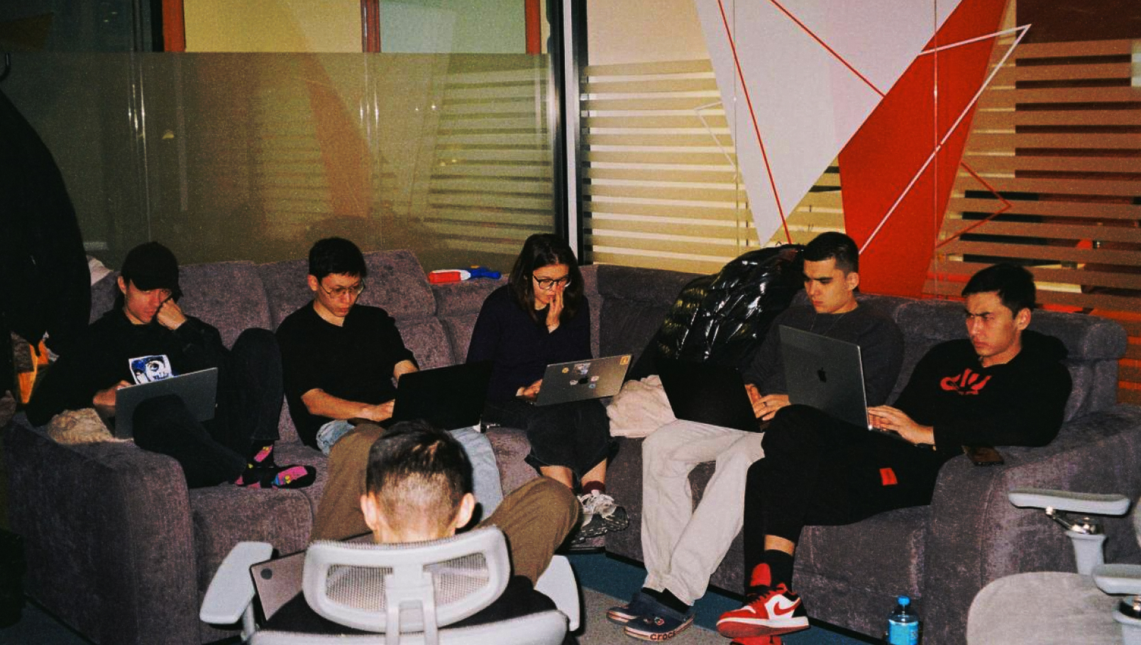 Higgsfield AI. Алишер Шариязданов. казахстанский стартап. единорог Казахстана. оценка $1 млрд. искусственный интеллект. Кремниевая долина. рост стартапов. мировой рынок IT. технологический бизнес.