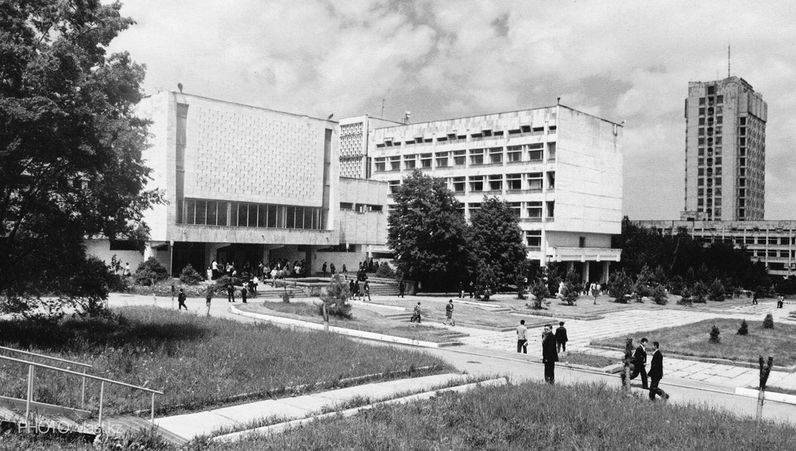 КазНУ. КазНУград. кампус Алматы. территория университета. благоустройство кампуса. мастер-план. коммерциализация земли. урбанистика Казахстан. застройка Алматы. развитие университетов.