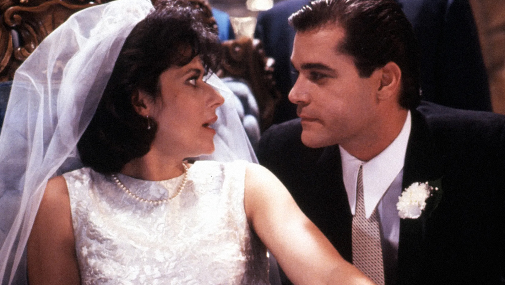 mob wife. эстетика mob wife. тренд 2024. гламур 90-х. криминальная эстетика. тихая роскошь. постсоветский гламур. визуальный архетип. женские архетипы. модные тренды соцсетей