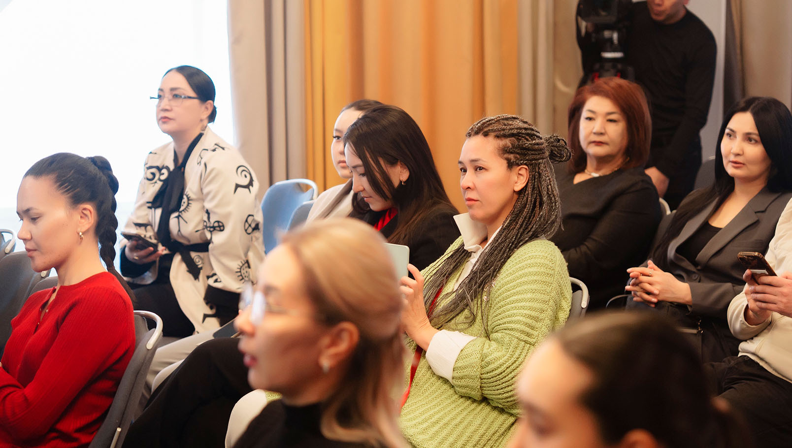 umai. форум umai. встречи umai. форум встреча umai. Айжан Аймаганова. Айжан Аймаганова прокурор. права женщин. права предпринимательниц. права в бизнесе. юридические права в бизнесе