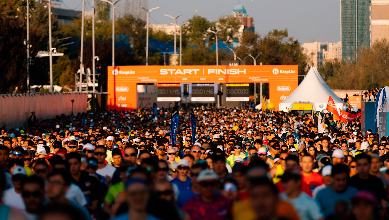 Наурыз Алматы. традиции Наурыз. Праздник весны. городские привычки Алматы. Community Almaty Run. весенние традиции. жизнь в Алматы. Almaty Half Marathon. городской лайфстайл. бег.