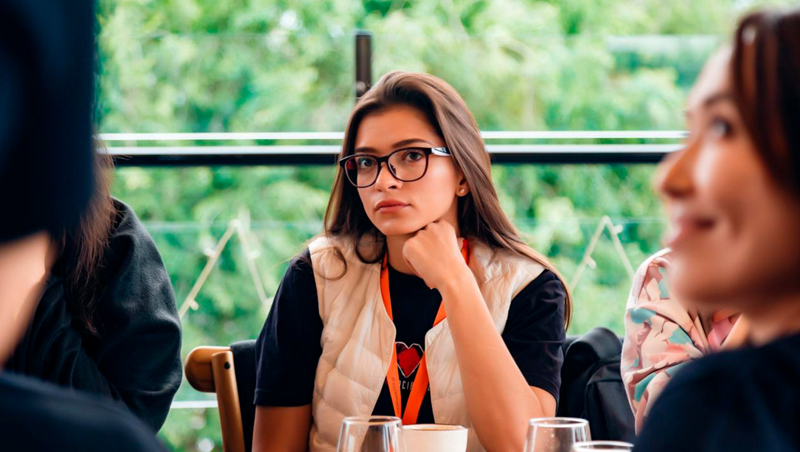 выбор профессии. истории женщин. карьера женщин. профессии в Казахстане. женщины в сельском хозяйстве. агрономия. цветочная ферма. PR и коммуникации. карьерный путь. профессиональное развитие