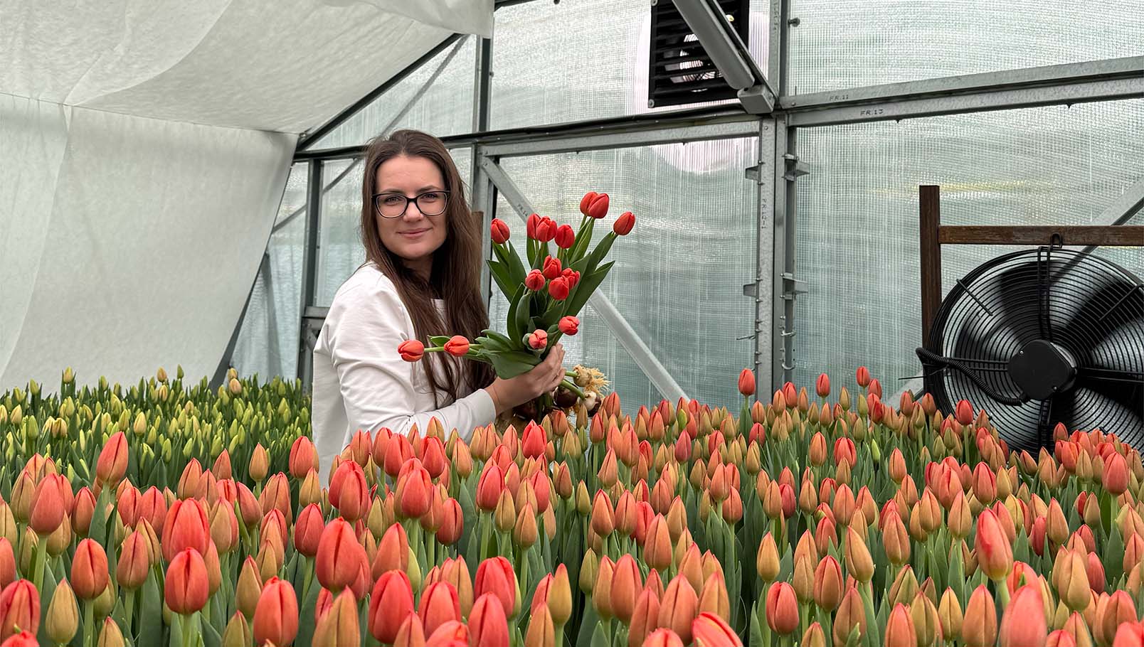 выбор профессии. истории женщин. карьера женщин. профессии в Казахстане. женщины в сельском хозяйстве. агрономия. цветочная ферма. PR и коммуникации. карьерный путь. профессиональное развитие