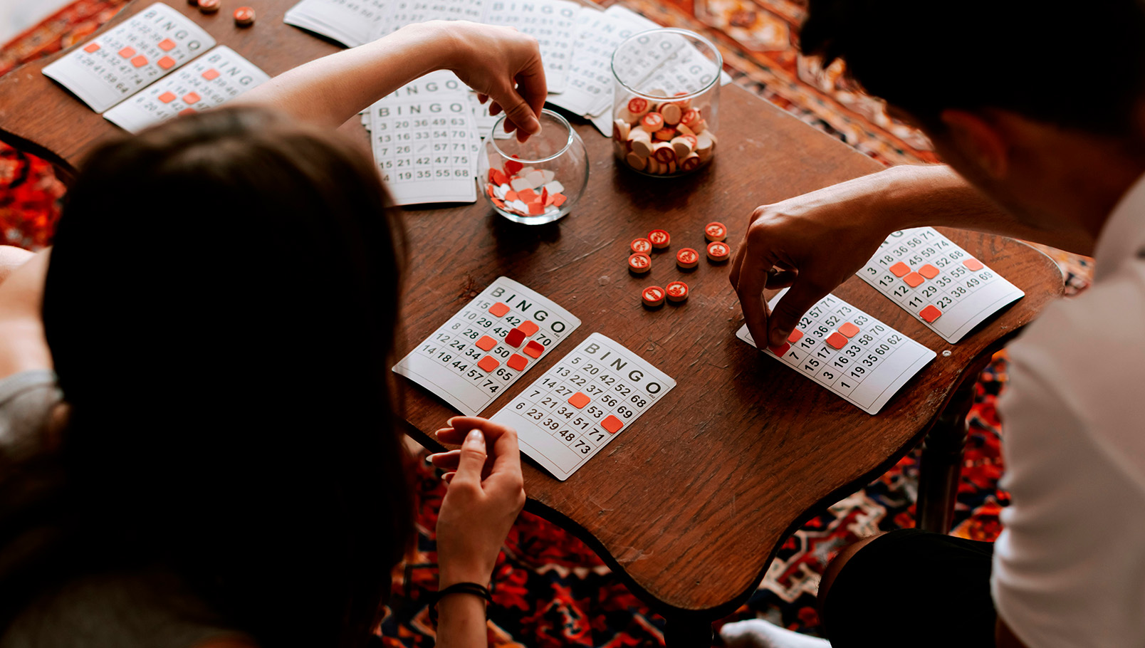 аналоговая жизнь. отказ от интернета. цифровой детокс. осознанное потребление. FOMO. информационная перегрузка. соцсети. ментальное здоровье. digital detox. поколение зумеров