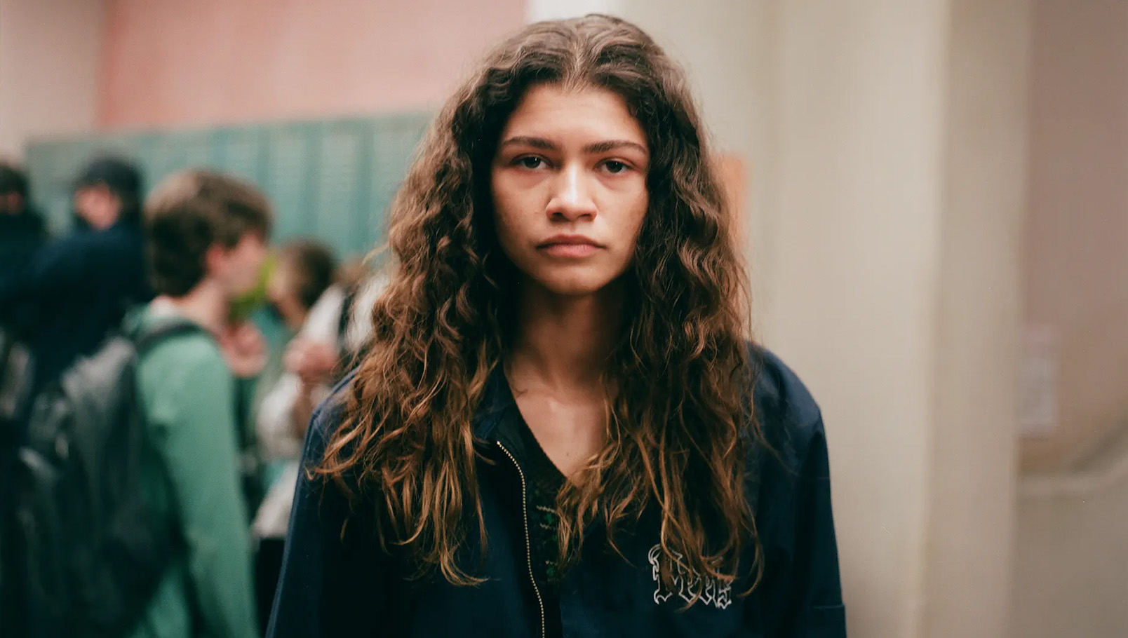 подростковые сериалы. ситкомы. телевидение. стриминг. интернет. нулевые. культура молодежи. телешоу. сериал-хиты. возвращение сериалов. Эйфория.