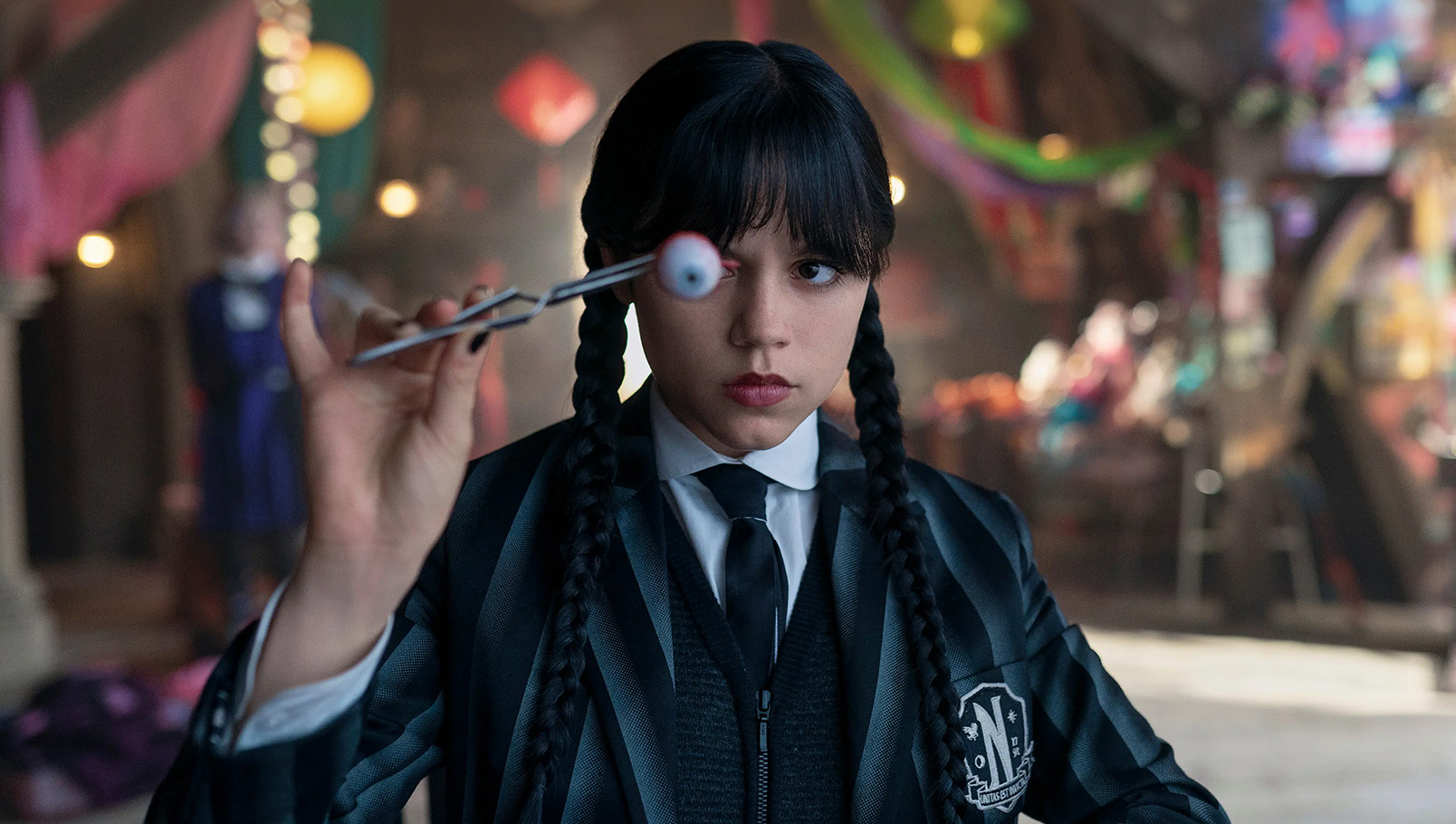 подростковые сериалы. ситкомы. телевидение. стриминг. интернет. нулевые. культура молодежи. телешоу. сериал-хиты. возвращение сериалов. Уэнсдэй. 