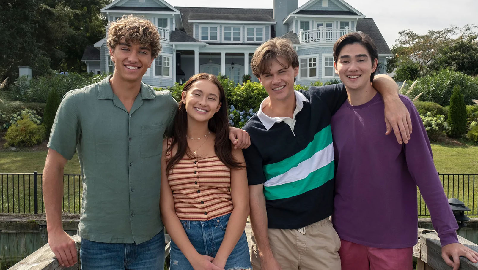 подростковые сериалы. ситкомы. телевидение. стриминг. интернет. нулевые. культура молодежи. телешоу. сериал-хиты. возвращение сериалов. Этим летом я стала красивой.