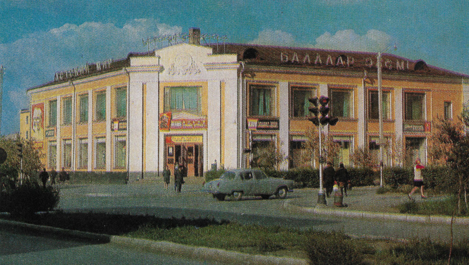 От «Промтоваров» до Qazaq Republic: история страны в названиях и что это значит для бизнеса